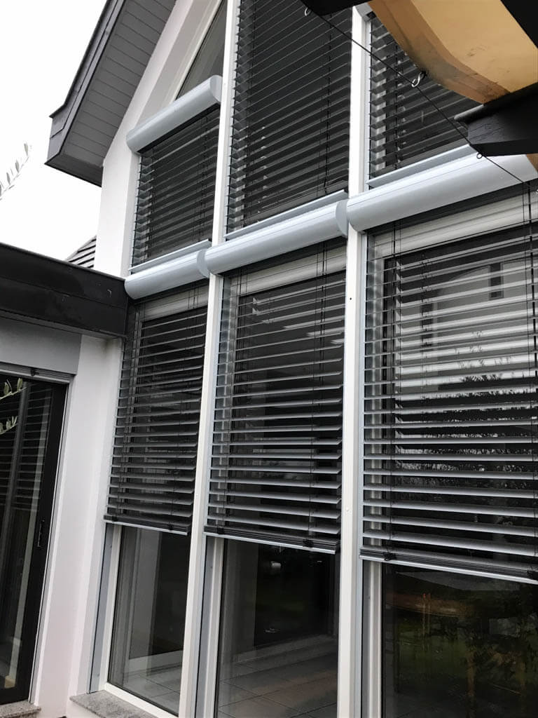 Pose de brise-soleil orientable