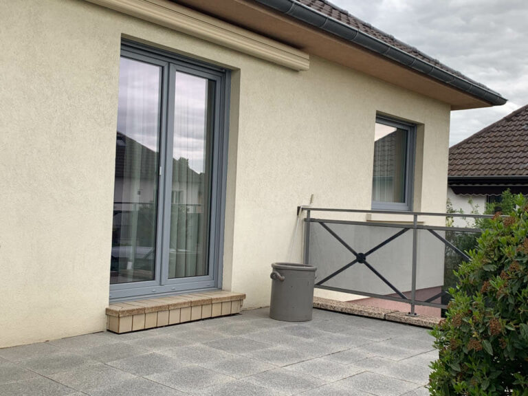 Pose de fenêtres et d'une porte-fenêtre