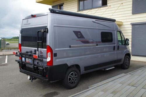 Porte-vélos pivotant pour fourgons VAN-BIKE 2 Porte-vélos VAN-BIKE 2 replié