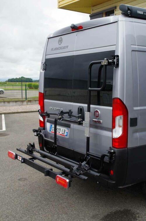 Porte-vélos pivotant pour fourgons VAN-BIKE 2 Porte-vélos pivotant pour fourgons VAN-BIKE 2 prêt à accueillir 2 vélos