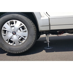 Vérins hydrauliques pour véhicules avec châssis Al-ko