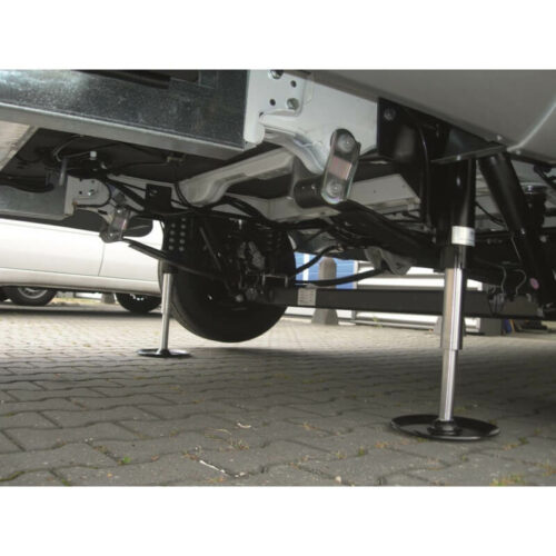 Vérins hydrauliques installés sous un camping-car