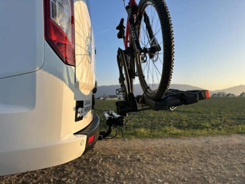 Bras pivotant SpaceMaker avec un vélo chargé