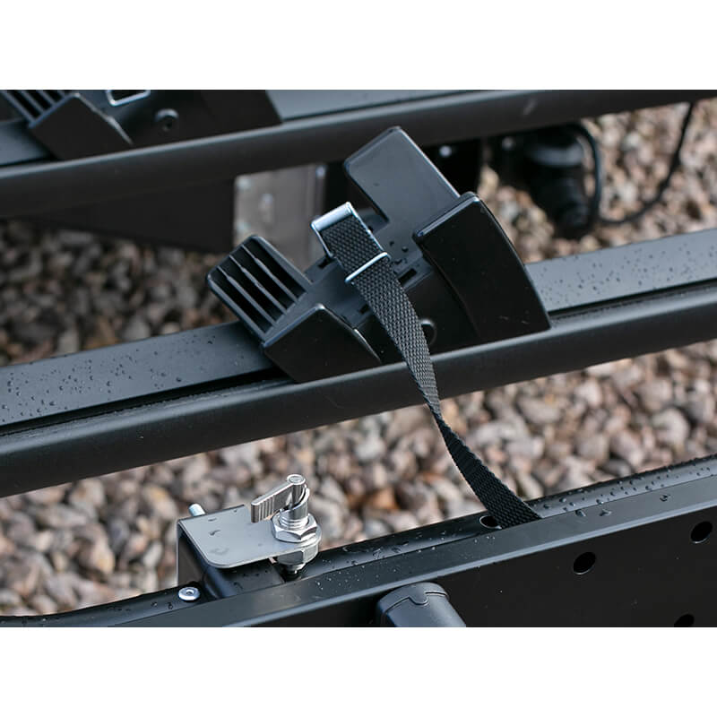 Ensemble cales-roues à sangle