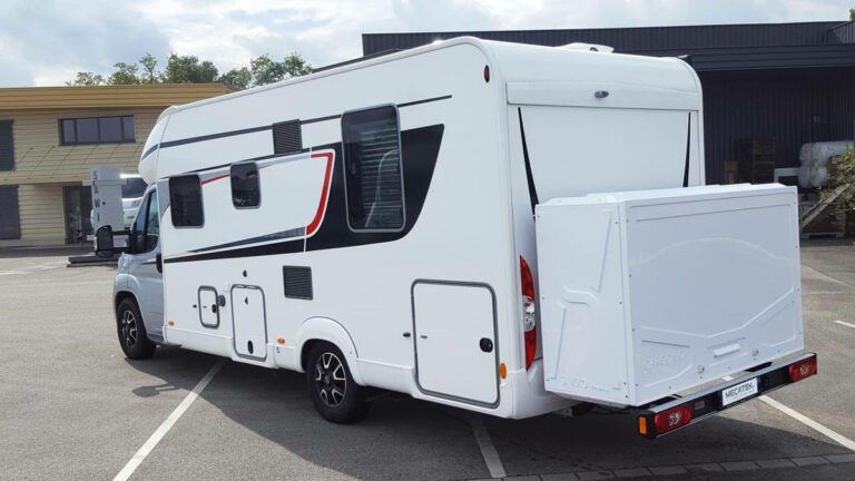 Une fois installé, le coffre de rangement Cargo Box 3XL permet de gagner de la place dans votre camping-car