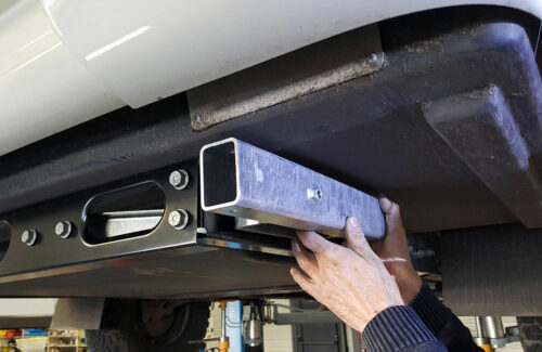 Mise en place d'un support sous le châssis d'un camping-car