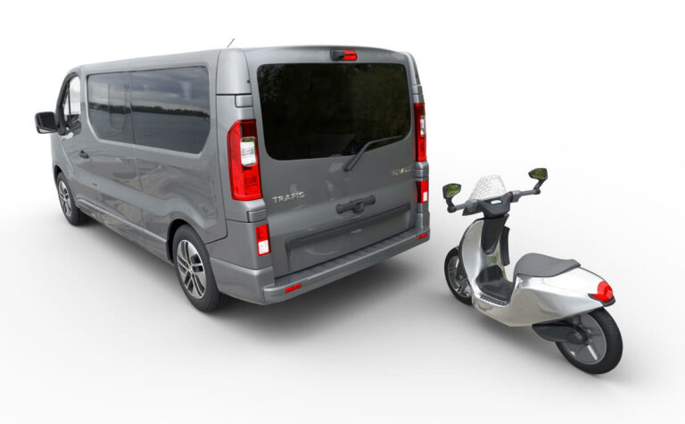 Transporter un scooter dans un fourgon